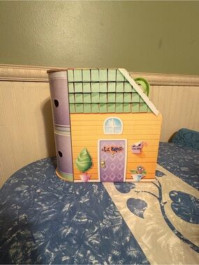 Vintage 2002 Bratz Lil Bratz Loungin Loft Fold and Go Dollhouse